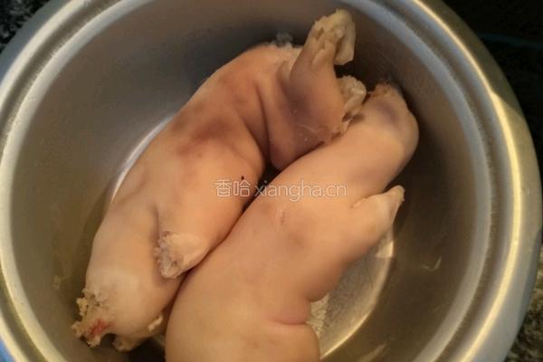 电饭锅酱猪蹄的做法图解3