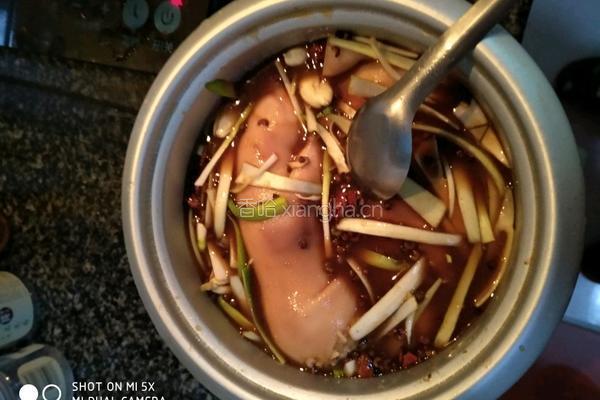电饭锅酱猪蹄的做法图解15