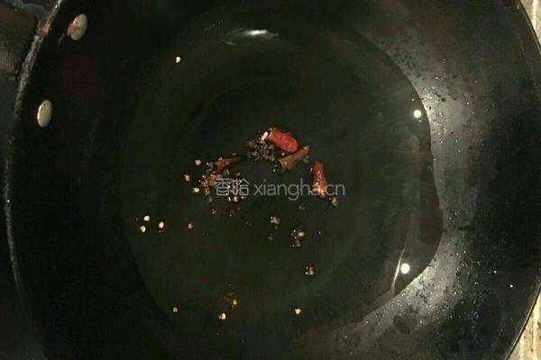 猪血炒木耳的做法图解4