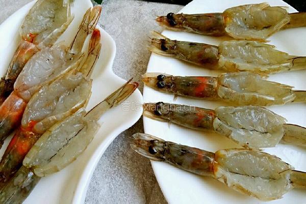蒜蓉粉丝蒸虾的做法图解3