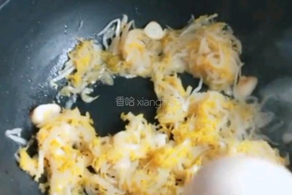 大骨炖酸菜的做法图解3