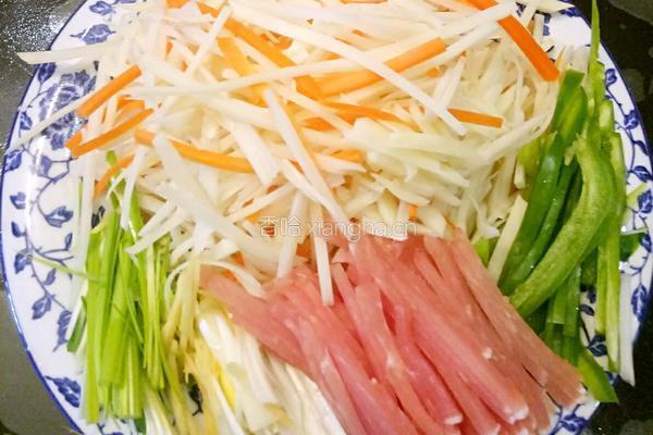 鲁菜大师孔府菜蒋家菜爆炒八丝的做法图解2