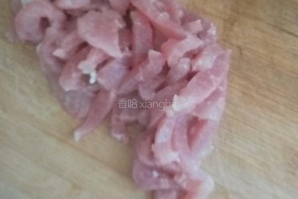 豆芽炒肉的做法图解1