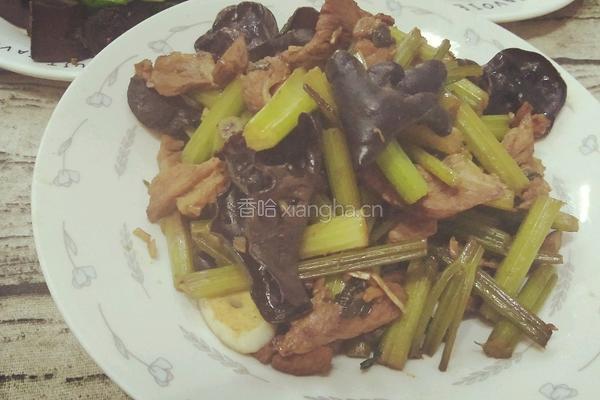 肉炒芹菜木耳的做法图解10