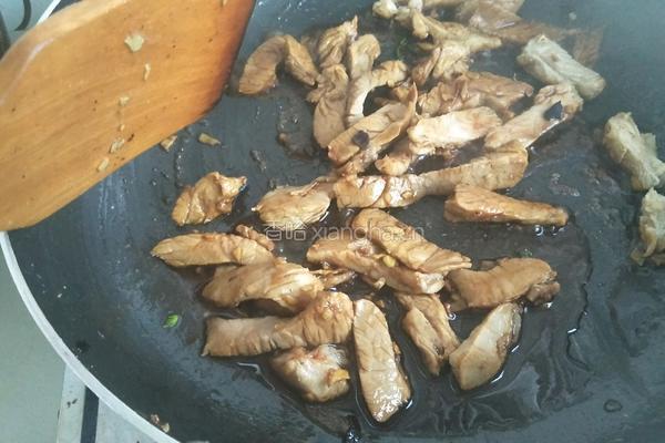 肉炒芹菜木耳的做法图解6