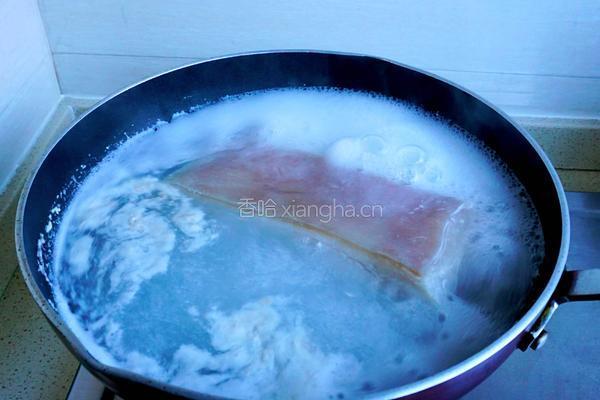 青蒜回锅肉的做法图解1