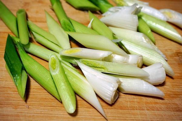 青蒜回锅肉的做法图解4