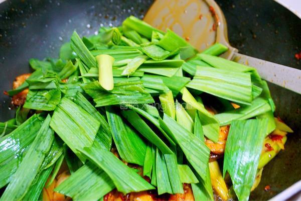 青蒜回锅肉的做法图解9