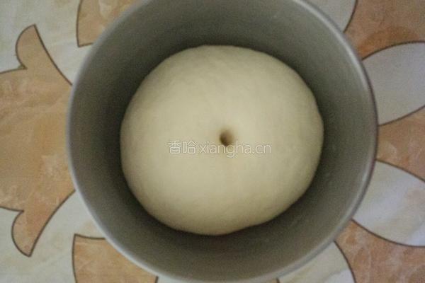 黑胡椒牛柳披萨的做法图解2