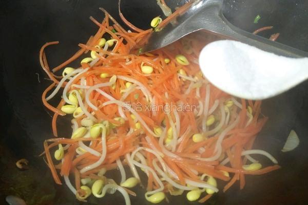 胡萝卜丝炒黄豆芽的做法图解6
