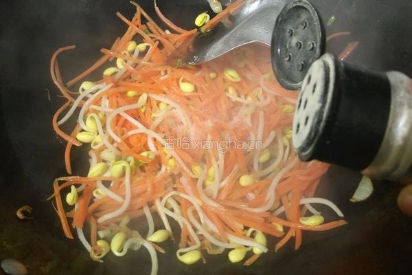 胡萝卜丝炒黄豆芽的做法图解7