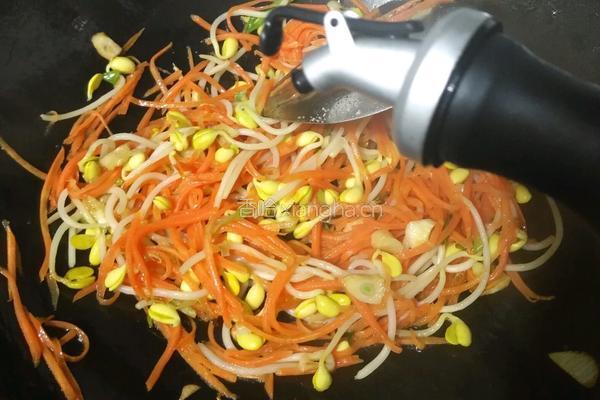 胡萝卜丝炒黄豆芽的做法图解8