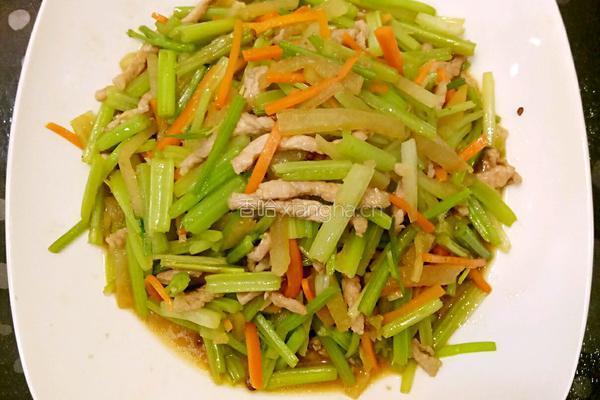 鲁菜大师孔府菜系蒋家菜炒芹菜肉丝的做法图解5