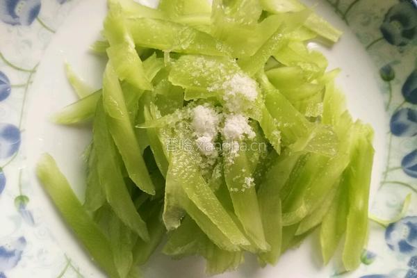 清炒莴笋的做法图解2