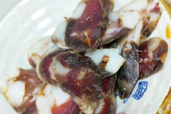 香肠炒佛手瓜的做法图解1