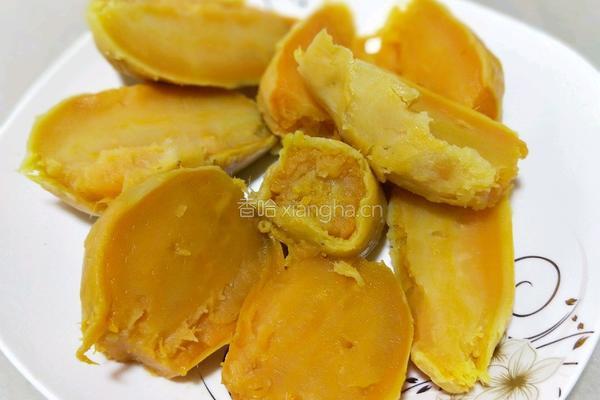 炸红薯饼的做法图解1