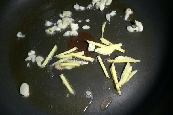 腊鸭腿炒辣椒的做法图解5