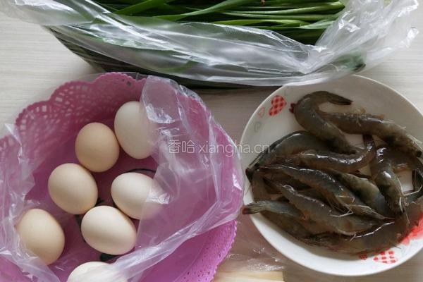 韭菜鸡蛋虾仁饺子的做法图解1