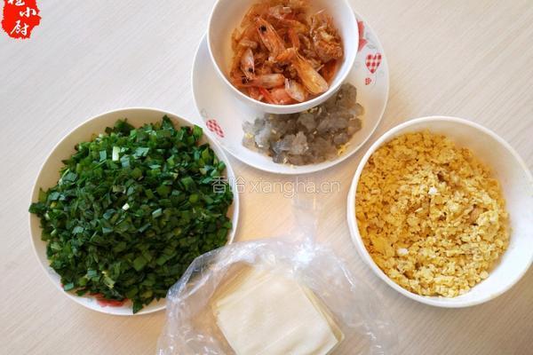 韭菜鸡蛋虾仁饺子的做法图解2