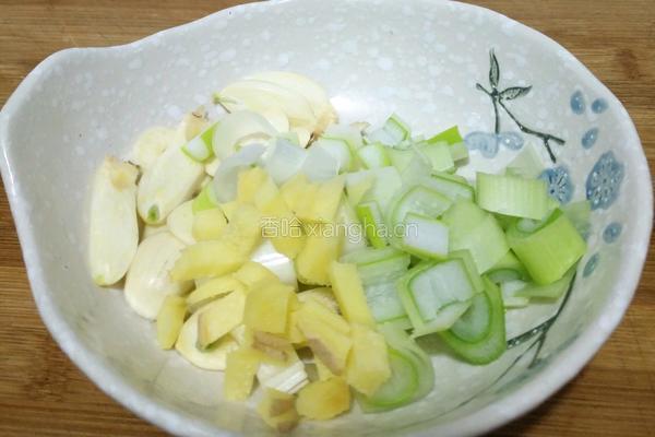 彩椒炒腊肉的做法图解4