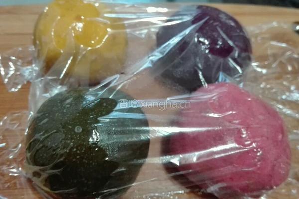 彩色螺旋蛋黄酥的做法图解3