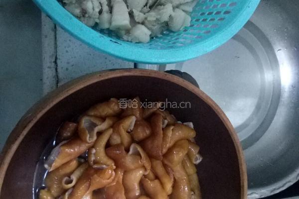 红烧酸辣猪肠的做法图解3