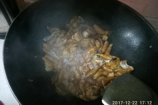 红烧酸辣猪肠的做法图解6