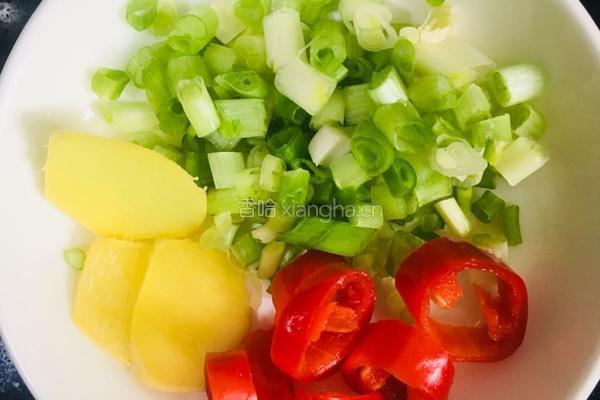 青蒜炒豆腐皮的做法图解7