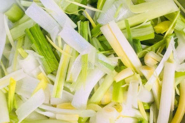 青蒜炒豆腐皮的做法图解8