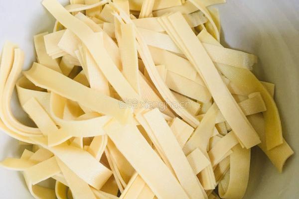 青蒜炒豆腐皮的做法图解12