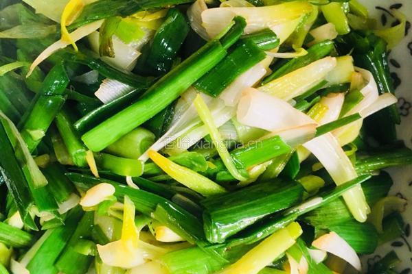 青蒜炒豆腐皮的做法图解16