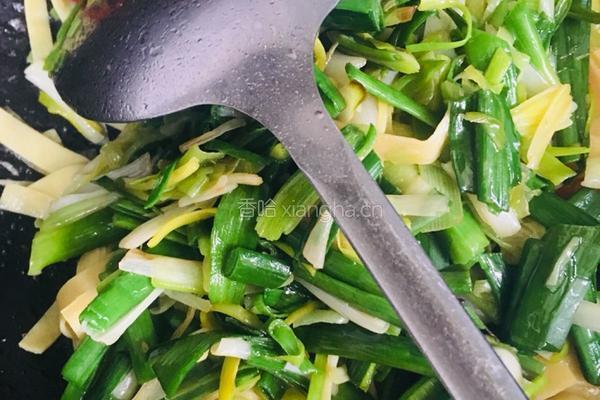 青蒜炒豆腐皮的做法图解23