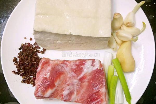 鲁菜大师蒋家菜五花肉烧豆腐的做法图解1