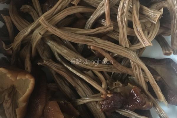 茶树菇排骨汤的做法图解2