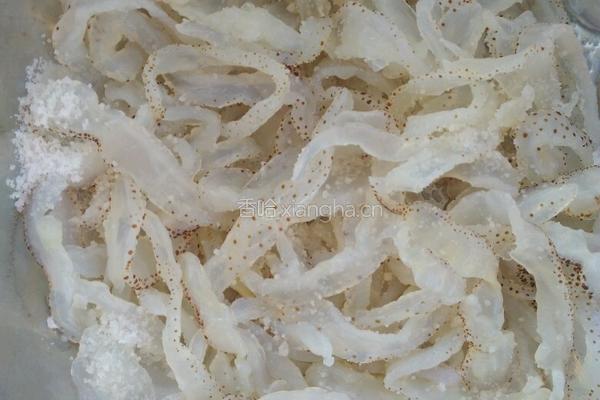 蒜苔拌海蜇的做法图解2