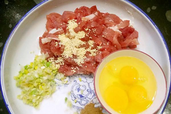 鲁菜大师孔府菜系蒋家菜香酥焦麻肉的做法图解2