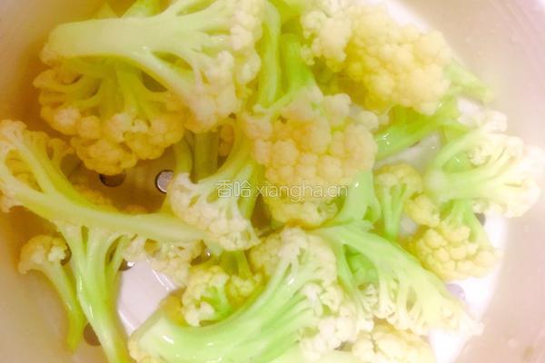 五花肉炒花菜的做法图解1