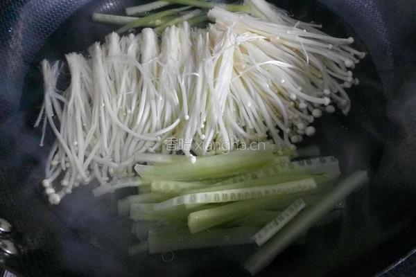 金针菇汆肥牛的做法图解4