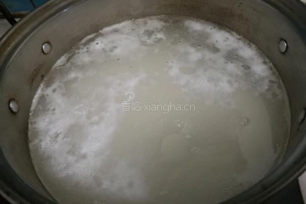 皮蛋瘦肉粥的做法图解3