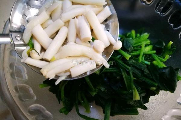 菠菜拌牡蛎的做法图解3
