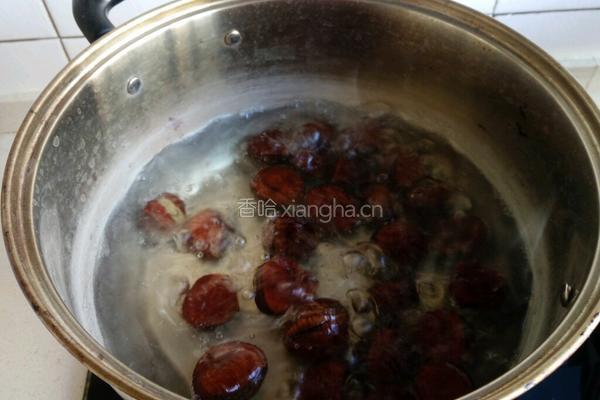 板栗焖鸡翅的做法图解2