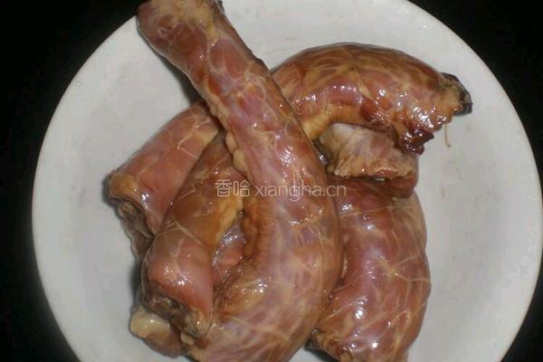 香辣鸡脖的做法图解1
