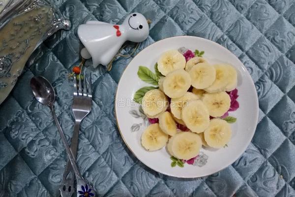 香蕉牛奶松饼的做法图解2