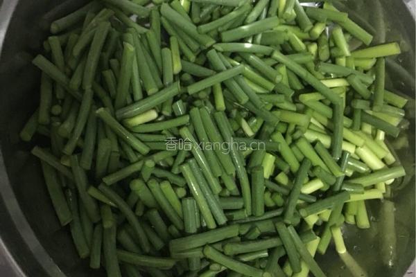 蒜苔炒鸡蛋（孕期）的做法图解3