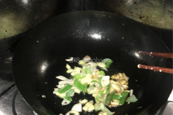 蒜苔炒鸡蛋（孕期）的做法图解5