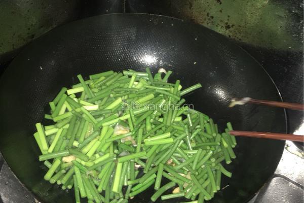 蒜苔炒鸡蛋（孕期）的做法图解6
