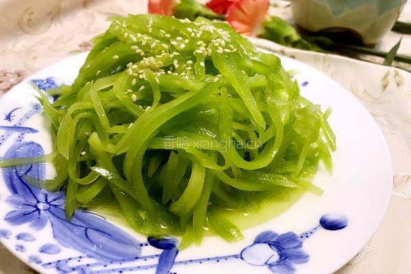 凉拌莴笋丝的做法图解1