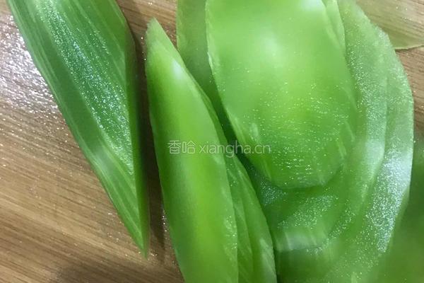 凉拌莴笋丝的做法图解4