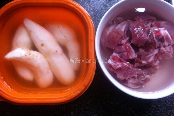 山药蛋炖排骨的做法图解1