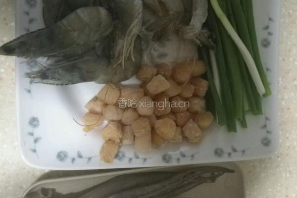 海鲜粥的做法图解1